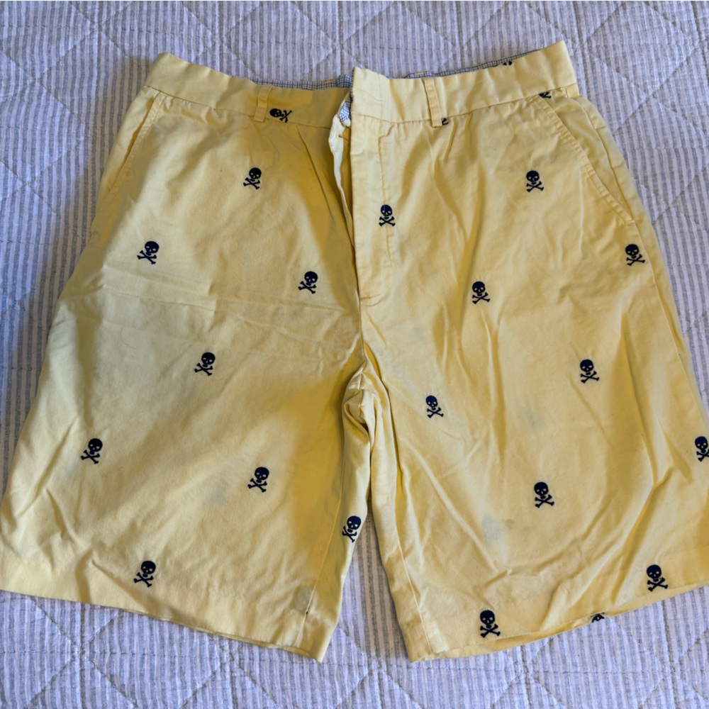 J. McLaughlin Men’s 36 Embroidered Skull and Crossbones Yellow Navy Blue Shorts
